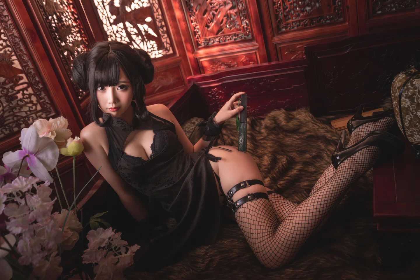 面饼仙儿 - 魔女旗袍 [33P-322MB] tg@simisebaisi 【丝足阁】010.webp